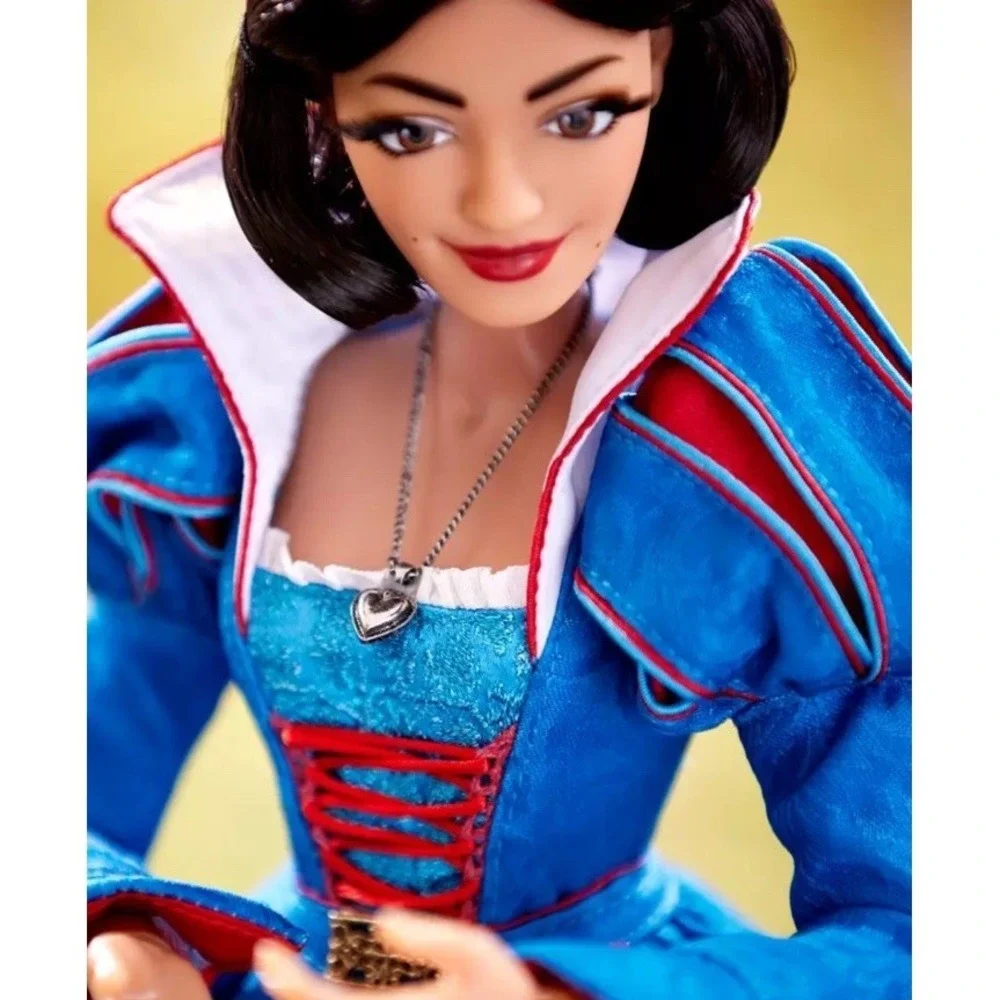 Disney Parks Snow White Collector‎ Doll 16